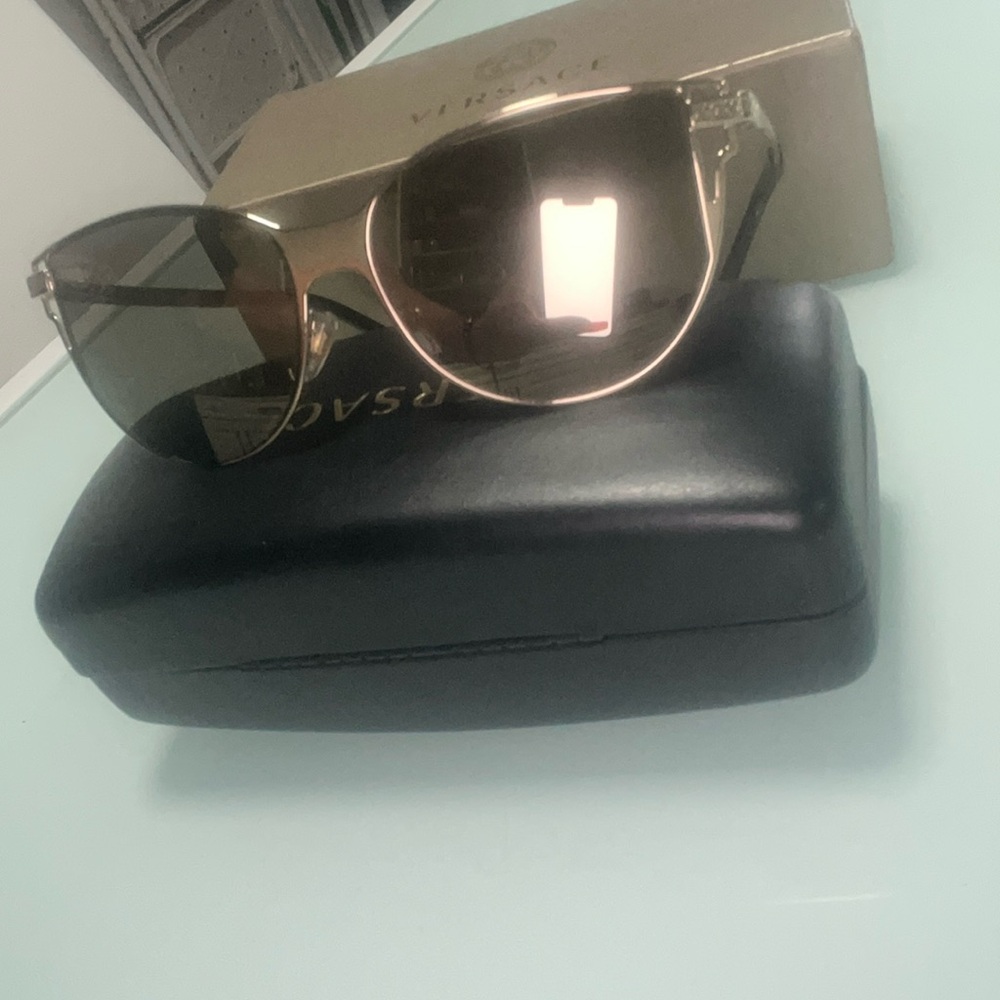 - Versace black slight yellow mirrored
